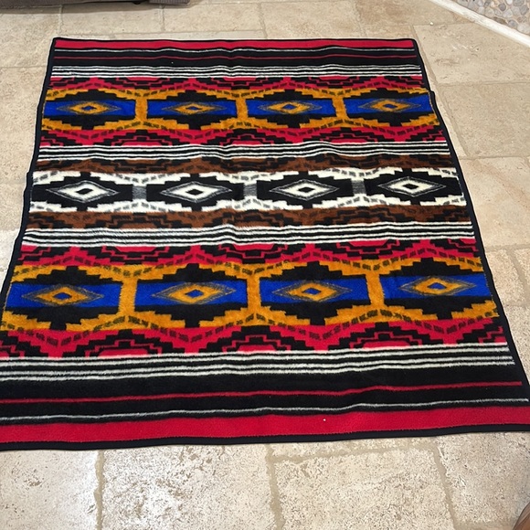 West Germany Made Blanket VINTAGE GORGEOUS SOUTHWESTERN DESIGN!! 69”x57” - Picture 5 of 7
